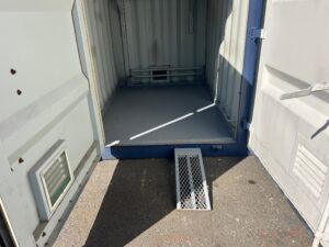 【横浜】中古20ftレンタルボックス 4ドア仕様（TKCU007）