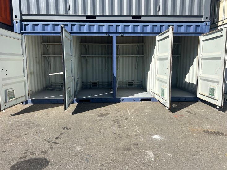 【横浜】中古20ftレンタルボックス 4ドア仕様（TKCU007）