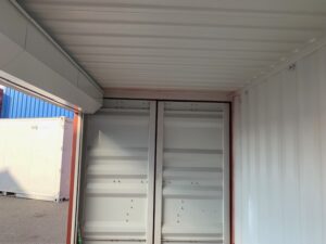 中古20FT ドライスチールコンテナ 右パネルフルシャッター付き TKCU2965370