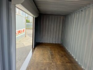 【横浜】中古20FTドライスチールコンテナ　左パネル3mシャッター仕様(U9284495)