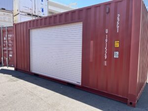 【横浜】新古20FTドライスチールコンテナ　右パネル3mシャッター仕様(FTAU1915291)