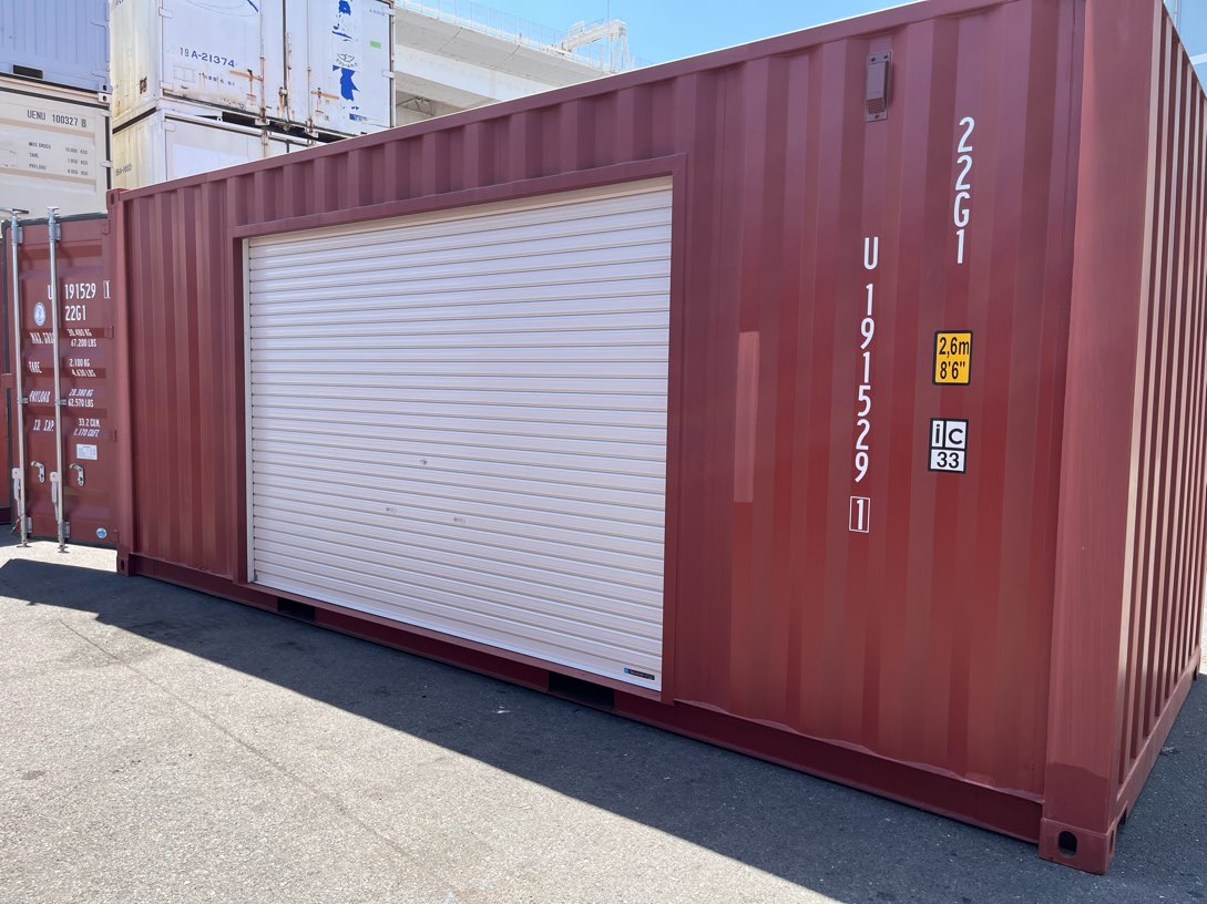 【横浜】新古20FTドライスチールコンテナ　右パネル3mシャッター仕様(FTAU1915291)