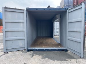 【横浜】中古20FTドライスチールコンテナ　右パネル3mシャッター仕様(U3015890)