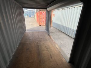 【横浜】中古20FTドライスチールコンテナ　左パネル3mシャッター仕様(U9284495)