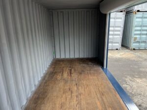 【横浜】中古20FTドライスチールコンテナ　右パネル3mシャッター仕様(U3015890)