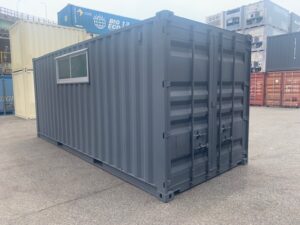 【神戸】中古20ftドライスチールコンテナ　グレー塗装、片開きドア、引き違い窓付き　TKCU2967440