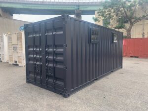 【神戸】中古20ftドライスチールコンテナ　ブラック塗装、片開きドア、滑り出し窓付き　TKCU2964482