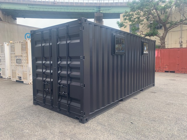 【神戸】中古20ftドライスチールコンテナ　ブラック塗装、片開きドア、滑り出し窓付き　TKCU2964482