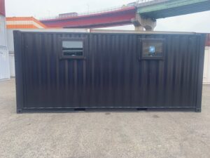 【神戸】中古20ftドライスチールコンテナ　ブラック塗装、片開きドア、滑り出し窓付き　TKCU2964482