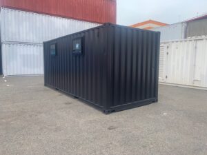 【神戸】中古20ftドライスチールコンテナ　ブラック塗装、片開きドア、滑り出し窓付き　TKCU2964482