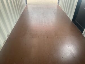 【神戸】中古20ftドライスチールコンテナ　ブラック塗装、片開きドア、滑り出し窓付き　TKCU2964482