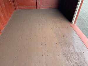 【神戸】中古20ft ドライスチールコンテナ 左パネル3mシャッター付き TKCU9395406