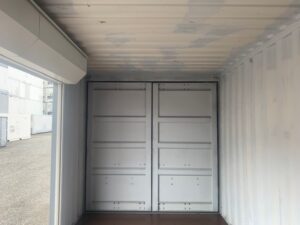 【神戸】中古20ft ドライスチールコンテナ 右パネル3mシャッター付き TKCU2075055