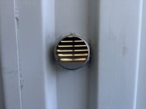 新古20ft　フルサイドオープンコンテナ　※換気口(ガラリ)付き【NEWU8002400】