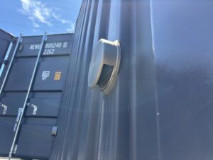 新古20ft　フルサイドオープンコンテナ　※換気口(ガラリ)付き【NEWU8002400】