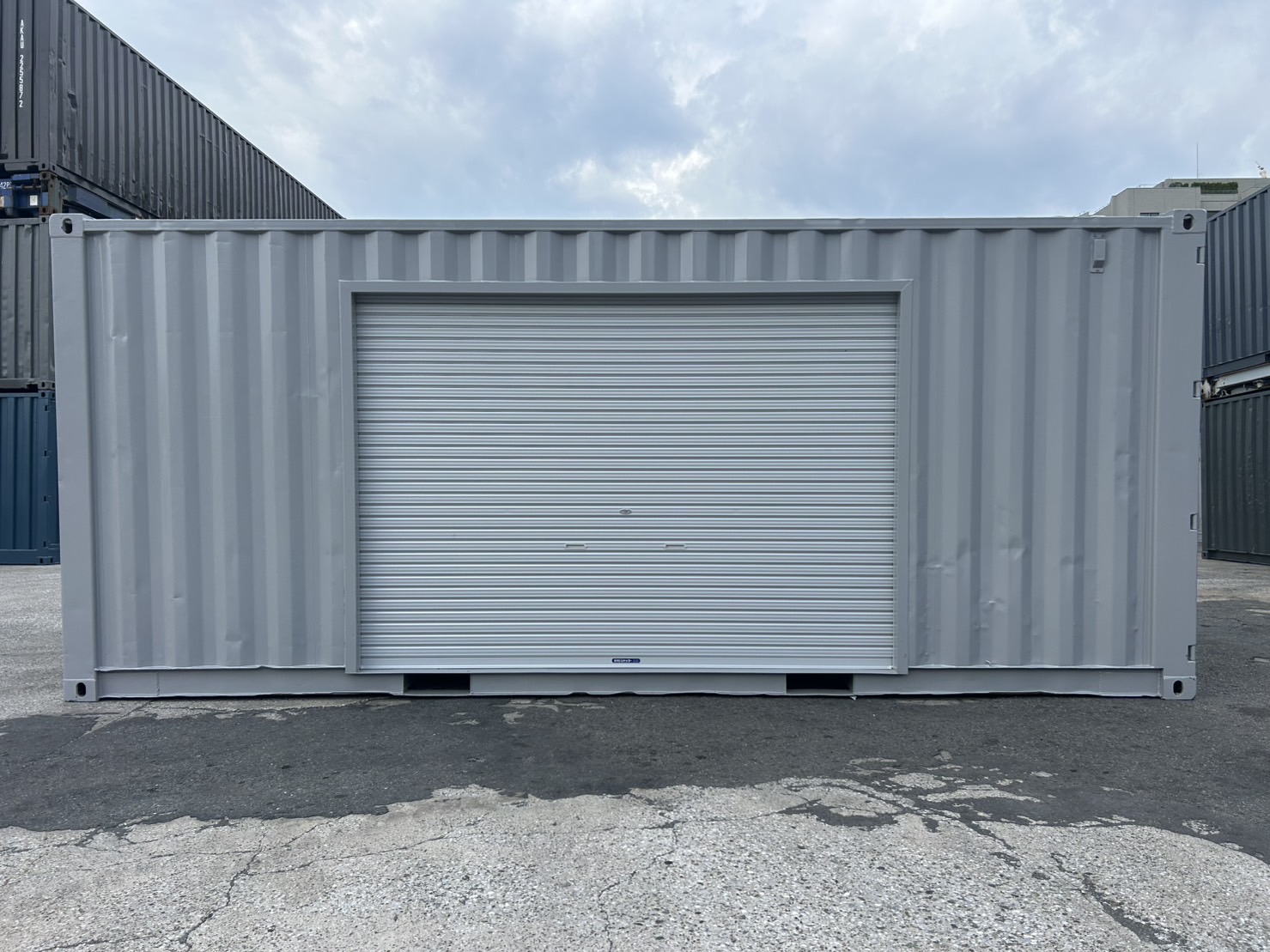 【横浜】中古20FTドライスチールコンテナ　外装塗装・左パネル3mシャッター付き(U1887776)