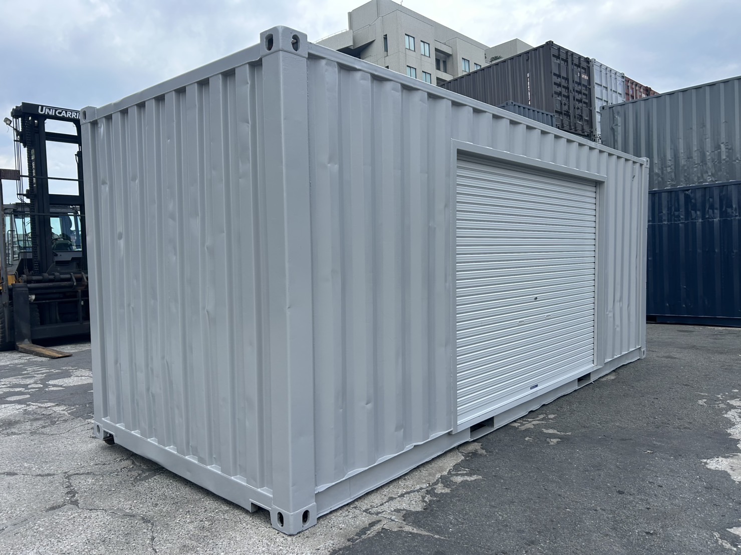 【横浜】中古20FTドライスチールコンテナ　外装塗装・左パネル3mシャッター付き(U1887776)