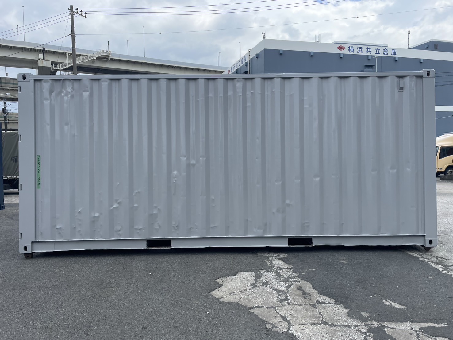 【横浜】中古20FTドライスチールコンテナ　外装塗装・左パネル3mシャッター付き(U1887776)
