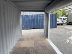 【横浜】中古20FTドライスチールコンテナ　外装塗装・左パネル3mシャッター付き(U1887776)