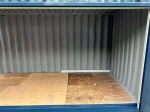 【横浜】中古20FTドライスチールコンテナ　外装塗装・右パネルフルシャッター付き(U2418039)