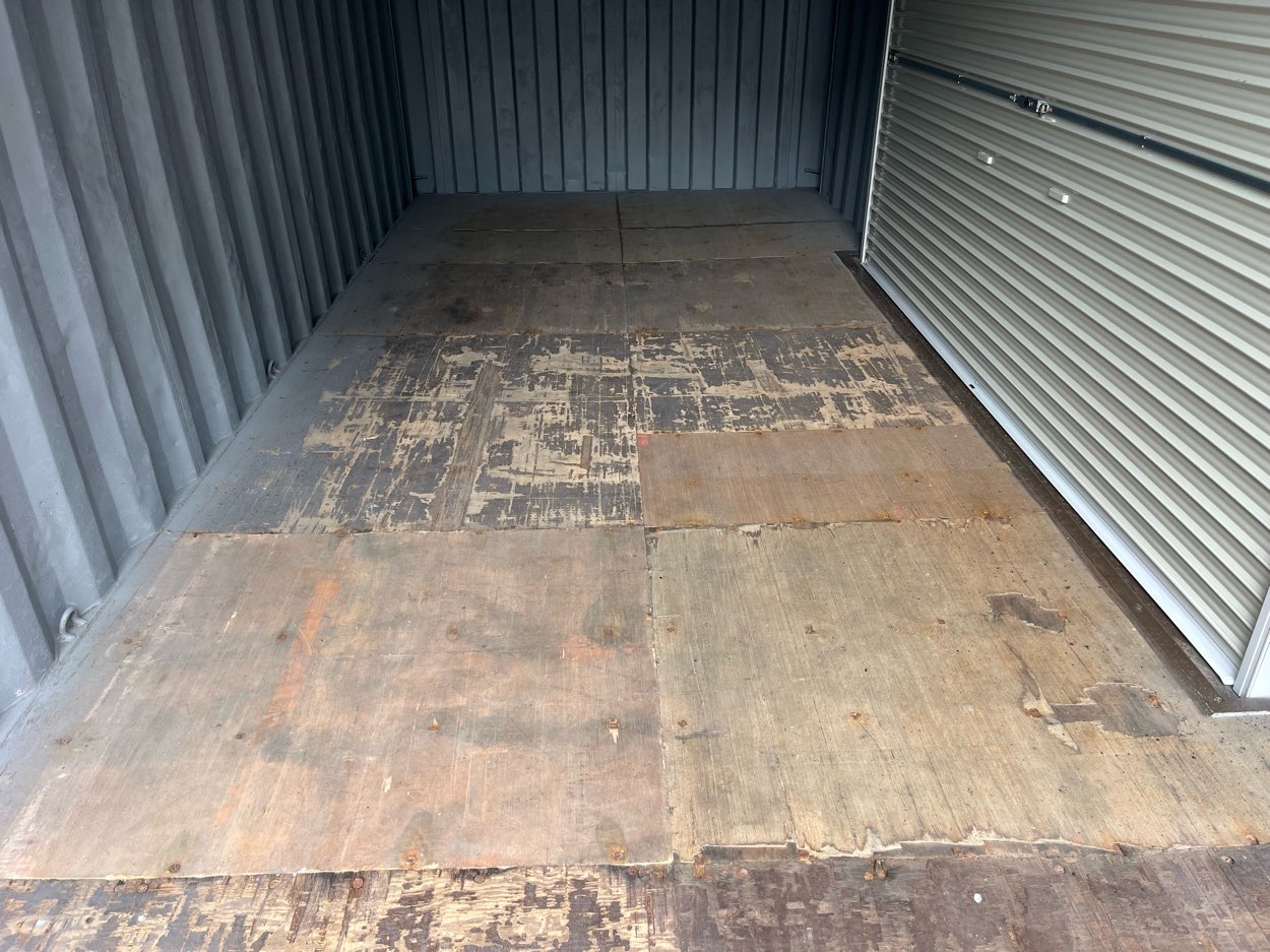 【横浜】中古20FTドライスチールコンテナ　外装塗装・右パネル3mシャッター付き(U2477068)