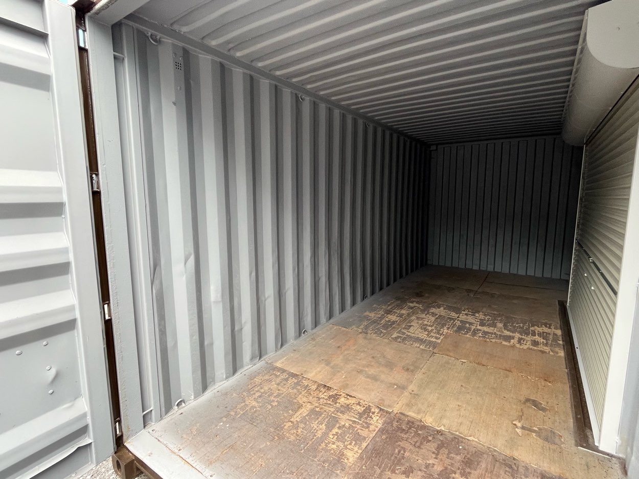 【横浜】中古20FTドライスチールコンテナ　外装塗装・右パネル3mシャッター付き(U2477068)