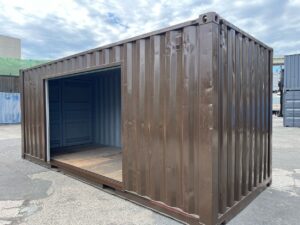 【横浜】中古20FTドライスチールコンテナ　外装塗装・右パネル3mシャッター付き(U2477068)