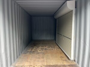 【横浜】中古20FTドライスチールコンテナ　外装塗装・右パネル3mシャッター付き(U2477068)