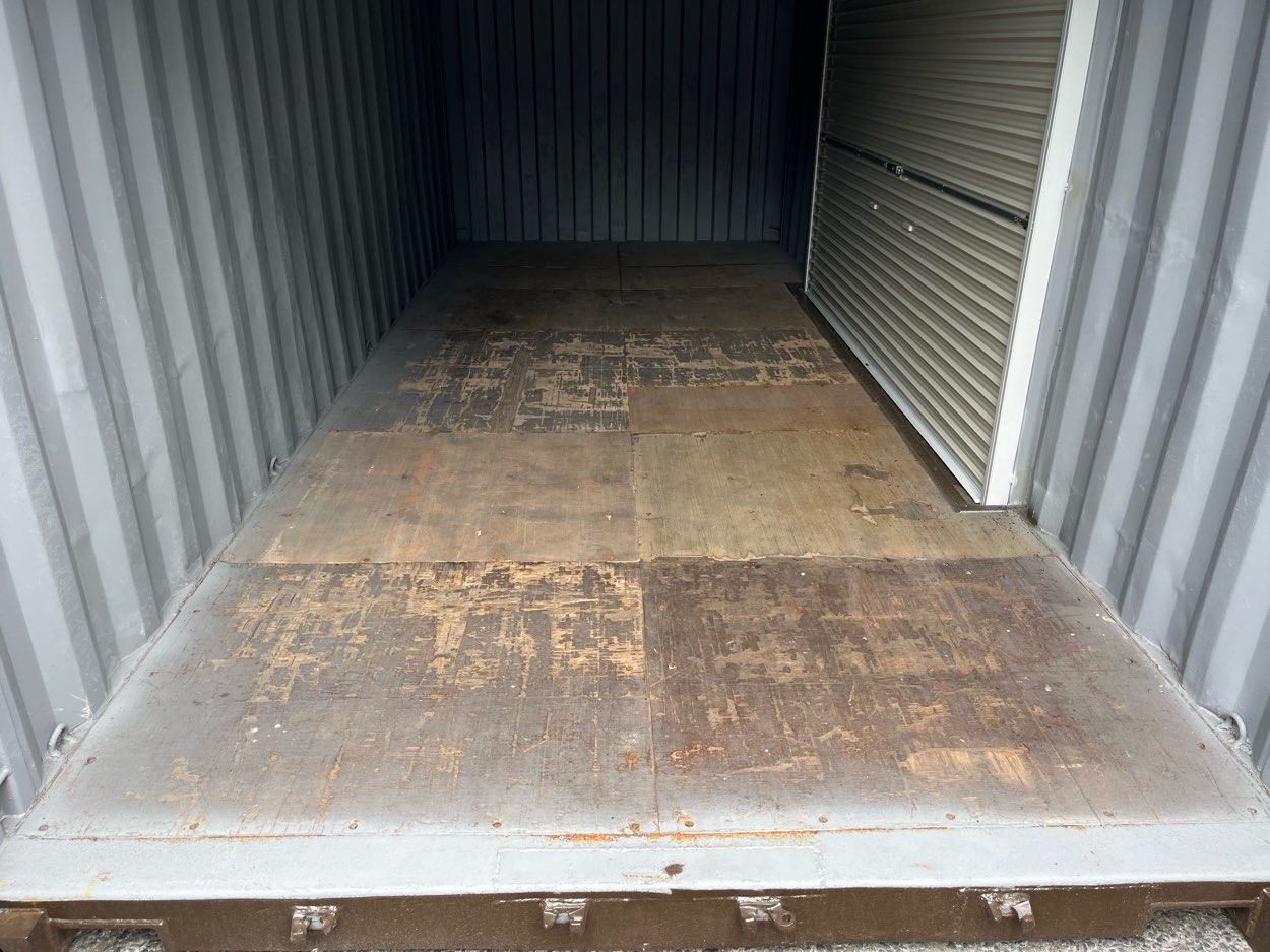 【横浜】中古20FTドライスチールコンテナ　外装塗装・右パネル3mシャッター付き(U2477068)