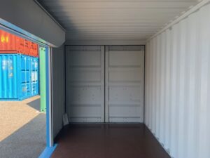 【神戸】中古20ft ドライスチールコンテナ 右パネル3mシャッター付き TKCU1401607