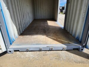 中古20FTドライスチールコンテナ TKCU8168255 2mシャッター、外装グレー錆止め塗装済み