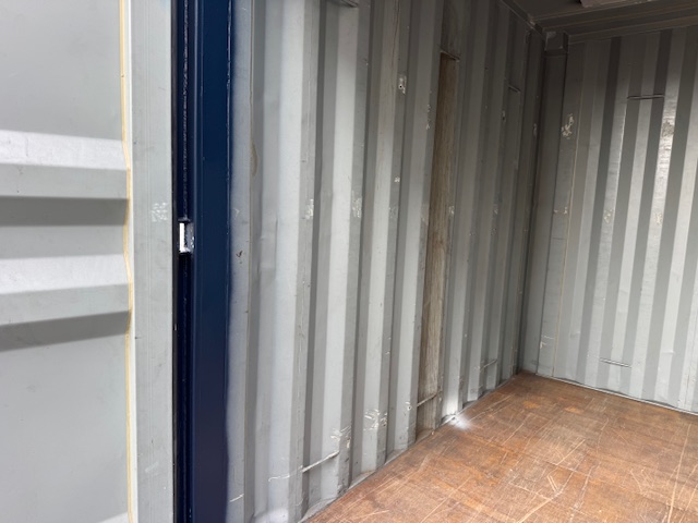 【神戸】中古10FT ドライスチールコンテナ（妻側ドア）　No.202