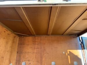 【神戸】中古6FT ドライスチールコンテナ（波板タイプ、L面ドア）TKCU9474