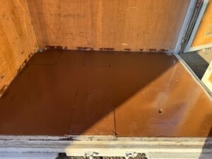 【神戸】中古6FT ドライスチールコンテナ（波板タイプ、L面ドア）TKCU9474