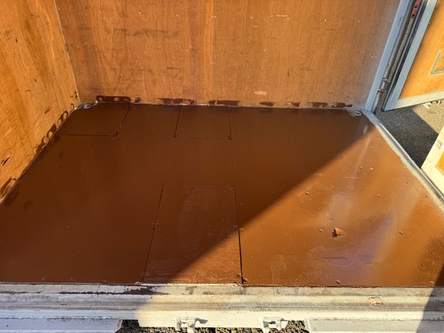 【神戸】中古6FT ドライスチールコンテナ（波板タイプ、L面ドア）TKCU9474