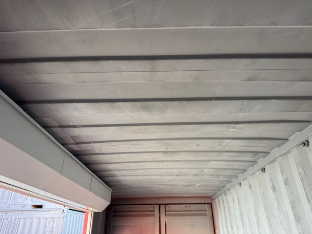 【神戸】中古20FT ドライスチールコンテナ 右パネル3mシャッター付き TKCU2104118