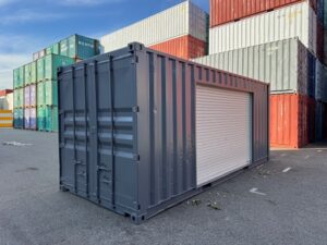 【神戸】中古20FT ドライスチールコンテナ 右パネル3mシャッター、ガラリ付き TKCU7722220