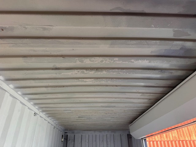 【神戸】中古20FT ドライスチールコンテナ 右パネル3mシャッター、ガラリ付き TKCU7722220