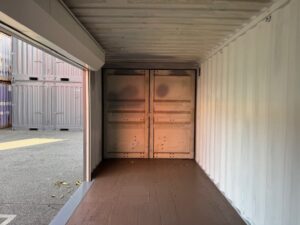 【神戸】中古20FT ドライスチールコンテナ 右パネル3mシャッター、ガラリ付き TKCU7722220