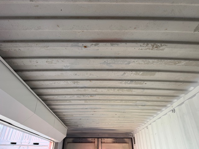 【神戸】中古20FT ドライスチールコンテナ 右パネル3mシャッター、ガラリ付き TKCU7722220