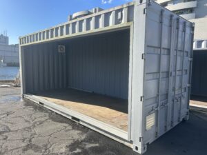 【横浜】中古20ftドライスチールコンテナ (中古　シャッター・ガラリ・換気扇付き)U3751595