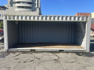 【横浜】中古20ftドライスチールコンテナ (中古　シャッター・ガラリ・換気扇付き)U3751595