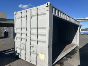 【横浜】中古20ftドライスチールコンテナ (中古　シャッター・ガラリ・換気扇付き)U2725600