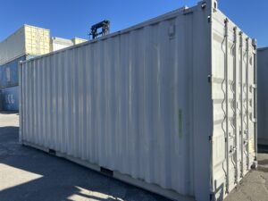 【横浜】中古20ftドライスチールコンテナ (中古　シャッター・ガラリ・換気扇付き)U2725600
