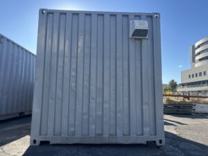 【横浜】中古20ftドライスチールコンテナ (中古　シャッター・ガラリ・換気扇付き)U2725600