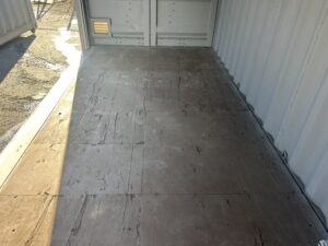 【横浜】中古20ftドライスチールコンテナ (中古　シャッター・ガラリ・換気扇付き)U2725600