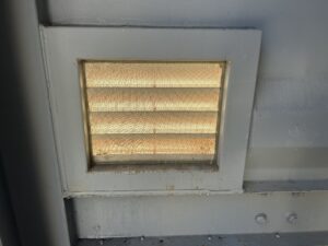 【横浜】中古20ftドライスチールコンテナ (中古　シャッター・ガラリ・換気扇付き)U2725600