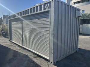 【横浜】中古20ftドライスチールコンテナ (中古　シャッター・ガラリ・換気扇付き)U2725600
