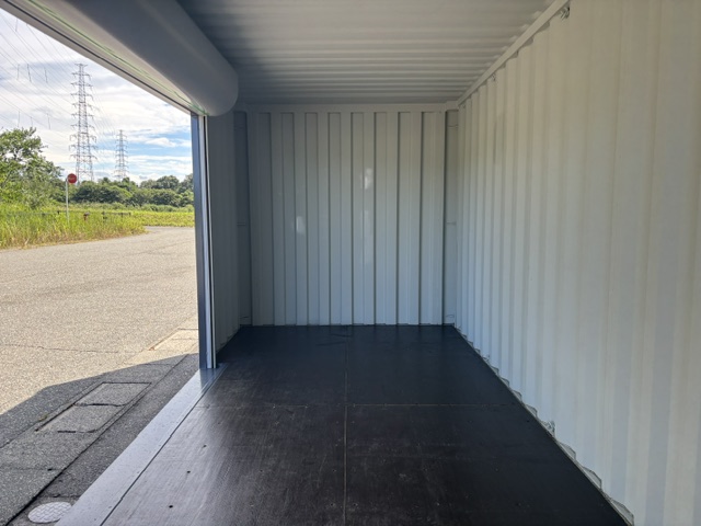 【北陸】新古20ft ドライスチールコンテナ　左中央3mシャッター付き