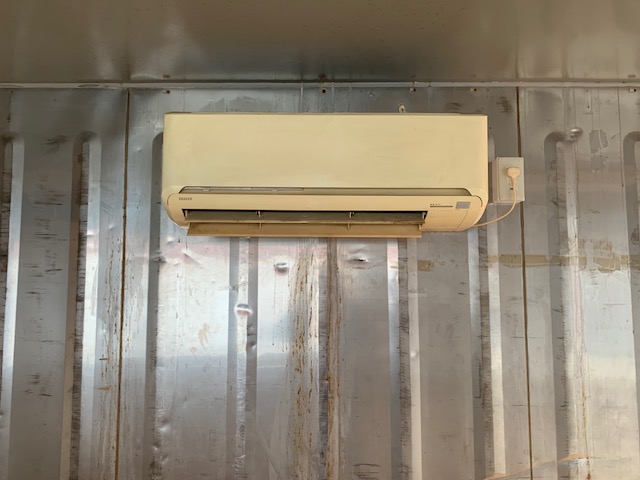 中古20ft　断熱ハウス仕様コンテナ（茶色）　TKCU8089742